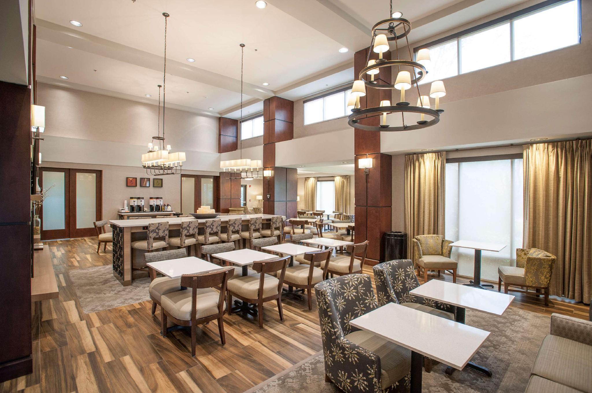 Hampton Inn & Suites Mobile Providence Park/Airport Exterior photo
