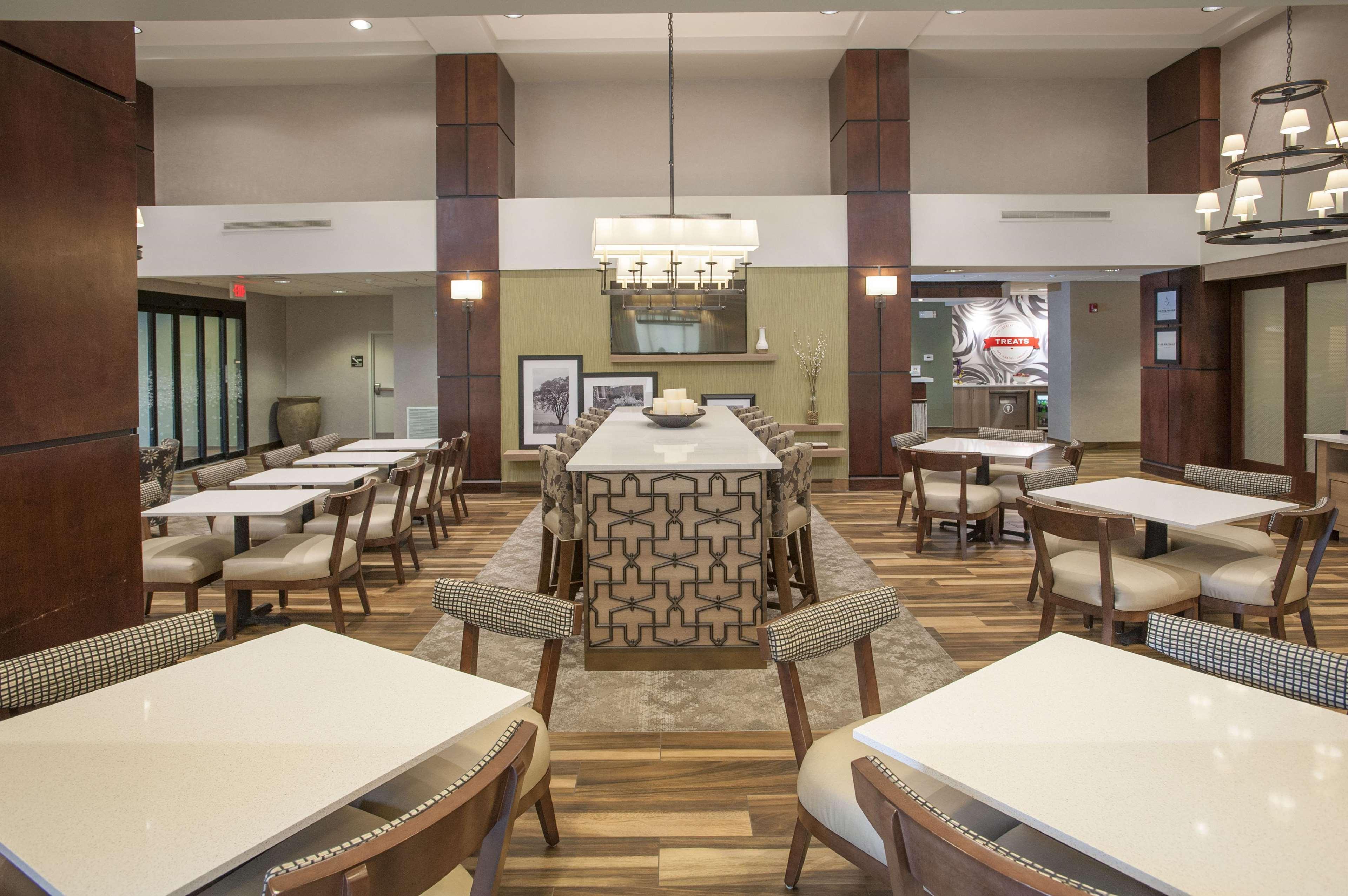 Hampton Inn & Suites Mobile Providence Park/Airport Exterior photo