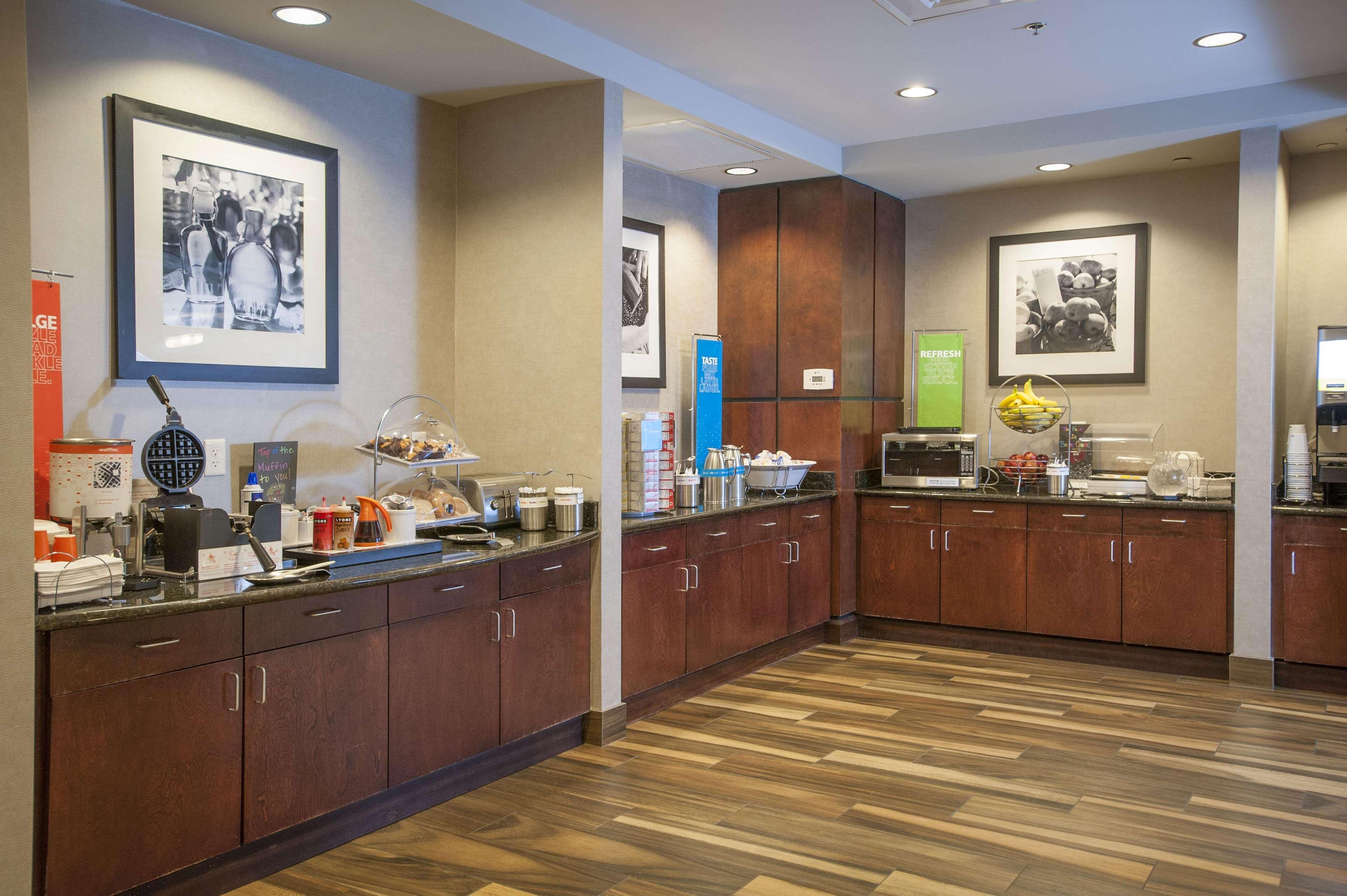 Hampton Inn & Suites Mobile Providence Park/Airport Exterior photo