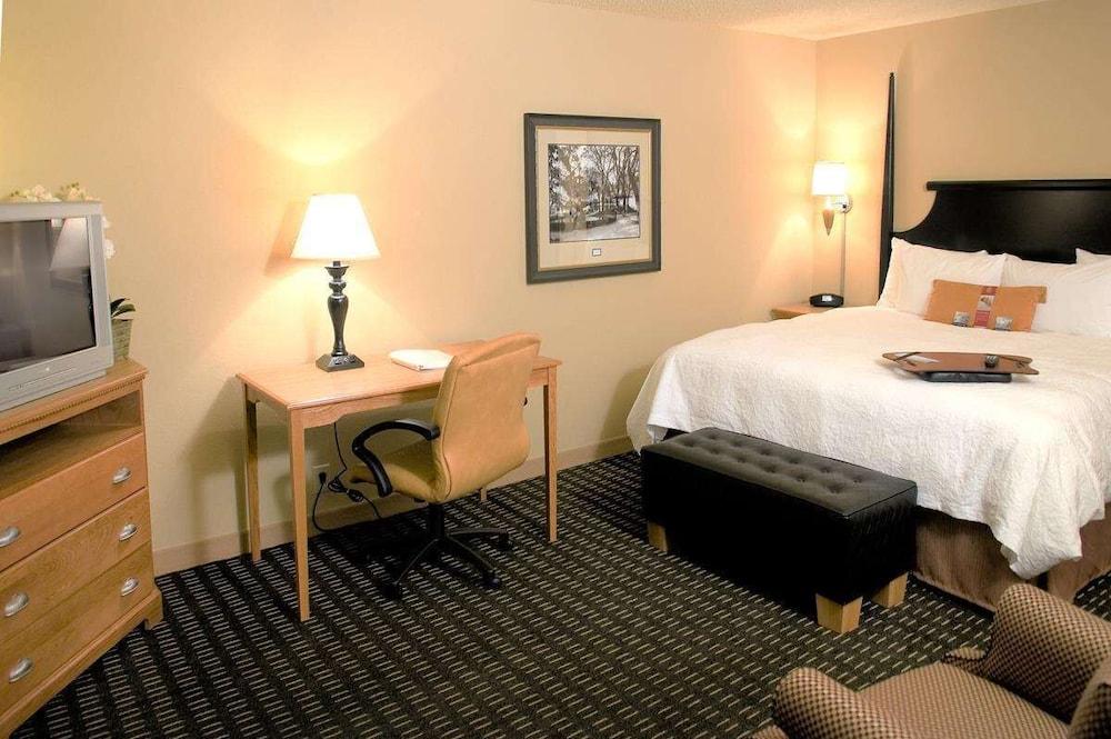 Hampton Inn & Suites Mobile Providence Park/Airport Exterior photo
