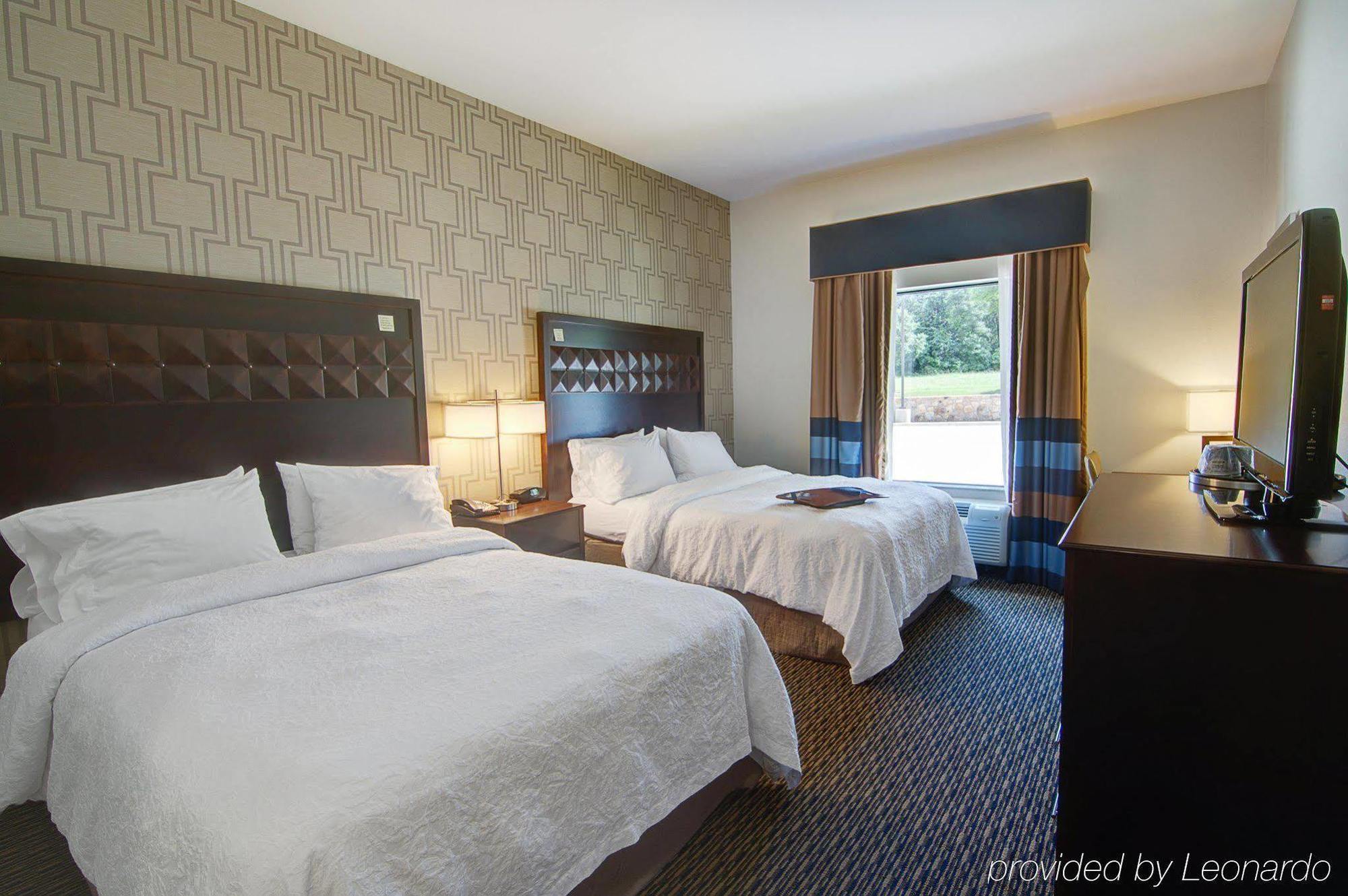 Hampton Inn & Suites Mobile Providence Park/Airport Exterior photo