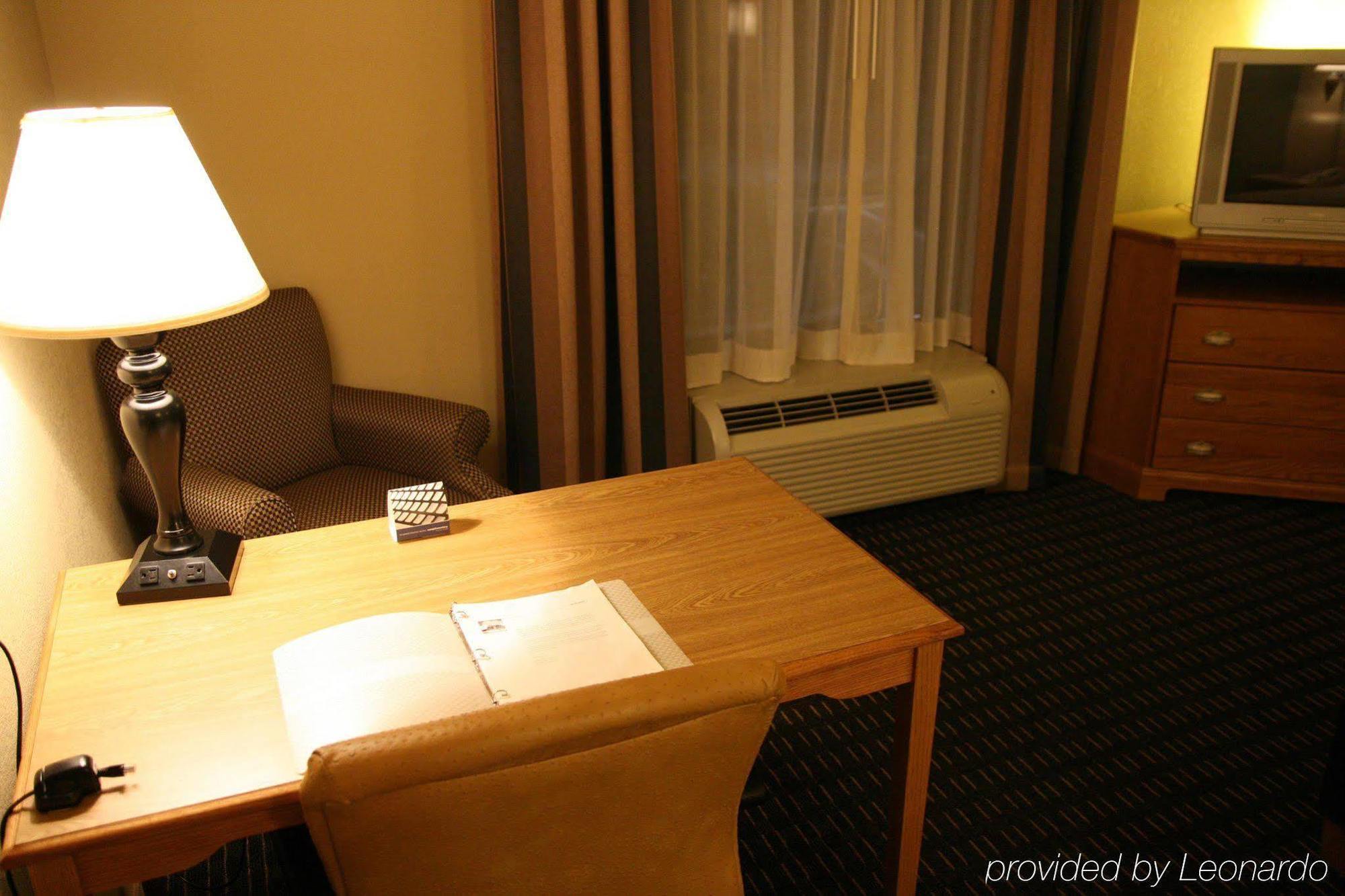 Hampton Inn & Suites Mobile Providence Park/Airport Room photo