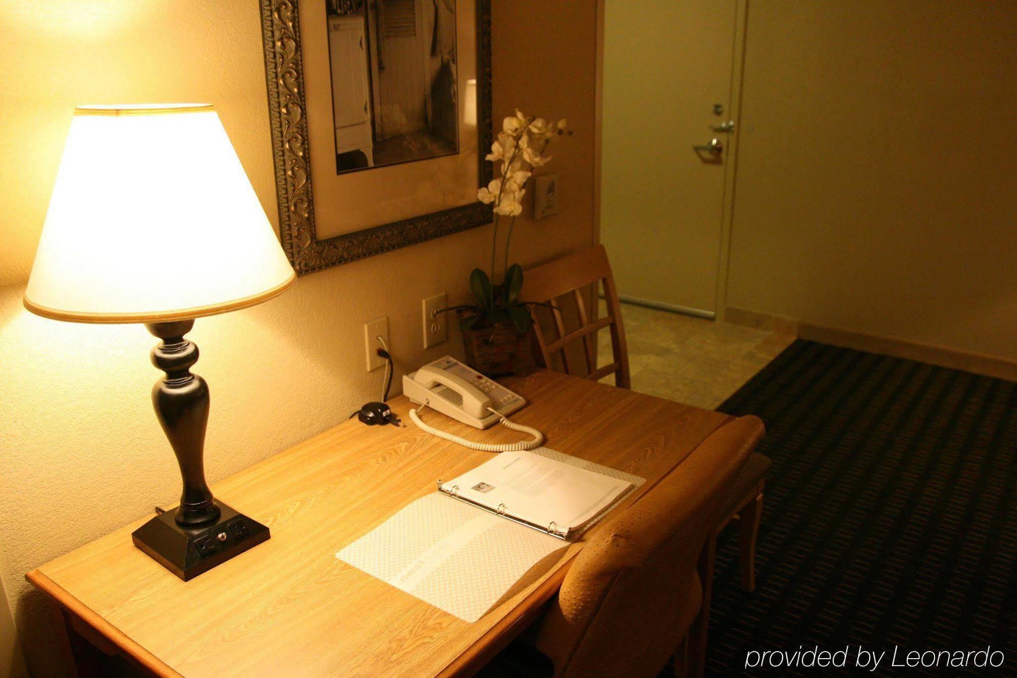 Hampton Inn & Suites Mobile Providence Park/Airport Room photo